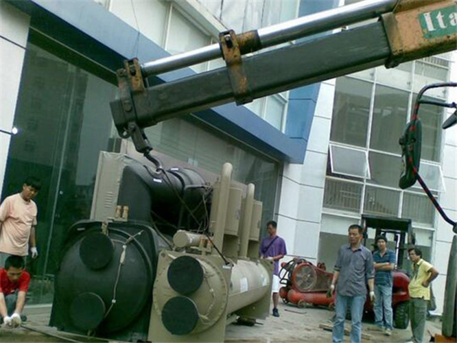 寿阳县随车吊和汽车吊的核心区别是什么？哪种更省钱？